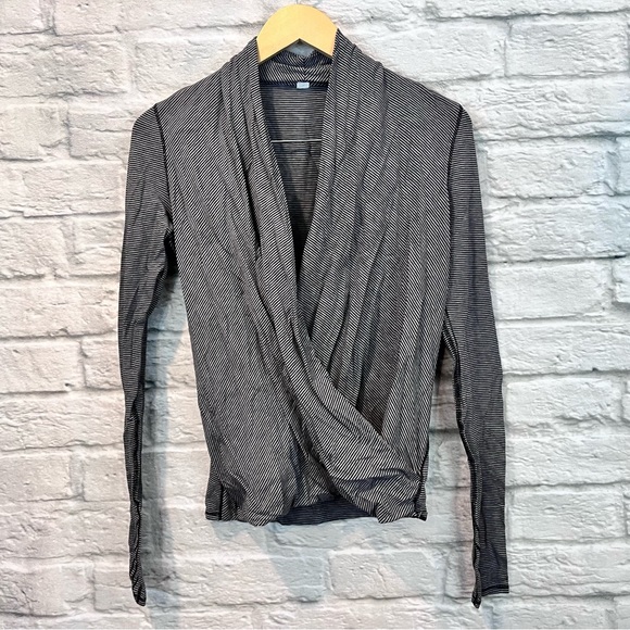 Lululemon Size 4 Radiant Long Sleeve Tonka Stripe Black Heathered Medium Grey - Picture 2 of 16